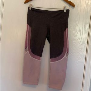 Alo Yoga Crop Leggings Dark Gray Mauve Pink w/Mesh
